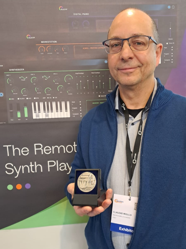 Claudio Miello con la Medaglia d'Argento al 50° Salone delle Invenzioni di Ginevra